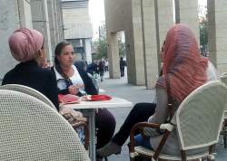 Jewish and Arab women at cafe
