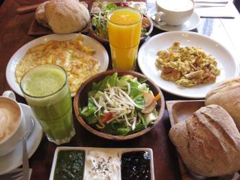 breakfast at jerusalem restaurant Morgen's Cafe