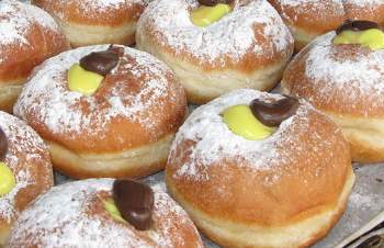 sufganiyot - Israeli doughnuts for Hannukah